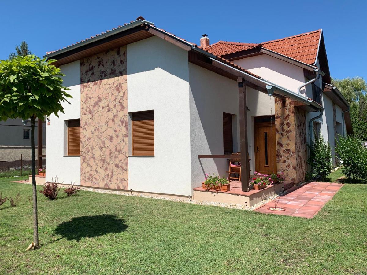 Laszlo Nyaralohaz Balatonfenyves Exterior photo