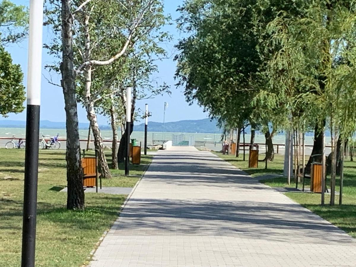 Laszlo Nyaralohaz Balatonfenyves Exterior photo