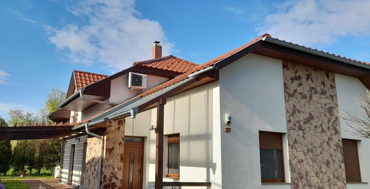 Laszlo Nyaralohaz Balatonfenyves Exterior photo