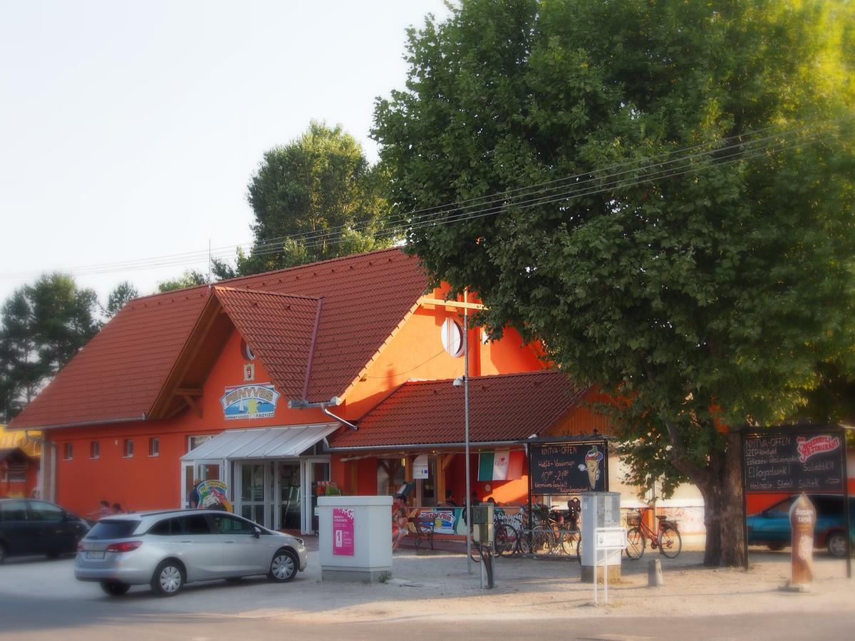 Laszlo Nyaralohaz Balatonfenyves Exterior photo